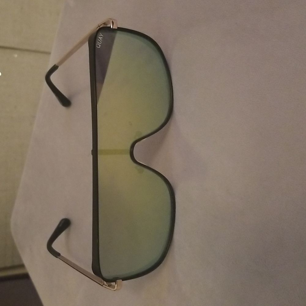 QUAY UNBOTHERED SUNGLASSES